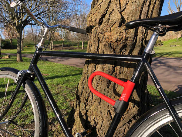 Picture of the CYCL Red Lock mounted on a bike frame.